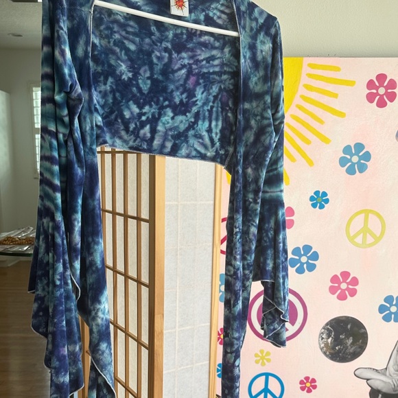 Umbo Tops - Fun tie-die wrap.